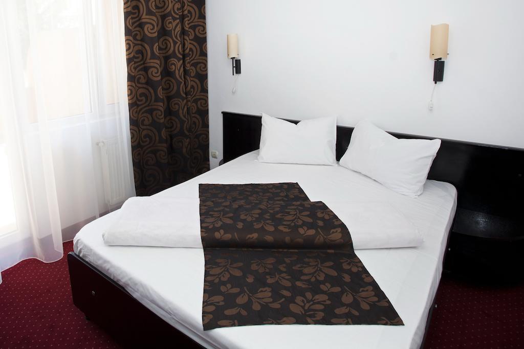 Hotel Terra Орадя Экстерьер фото