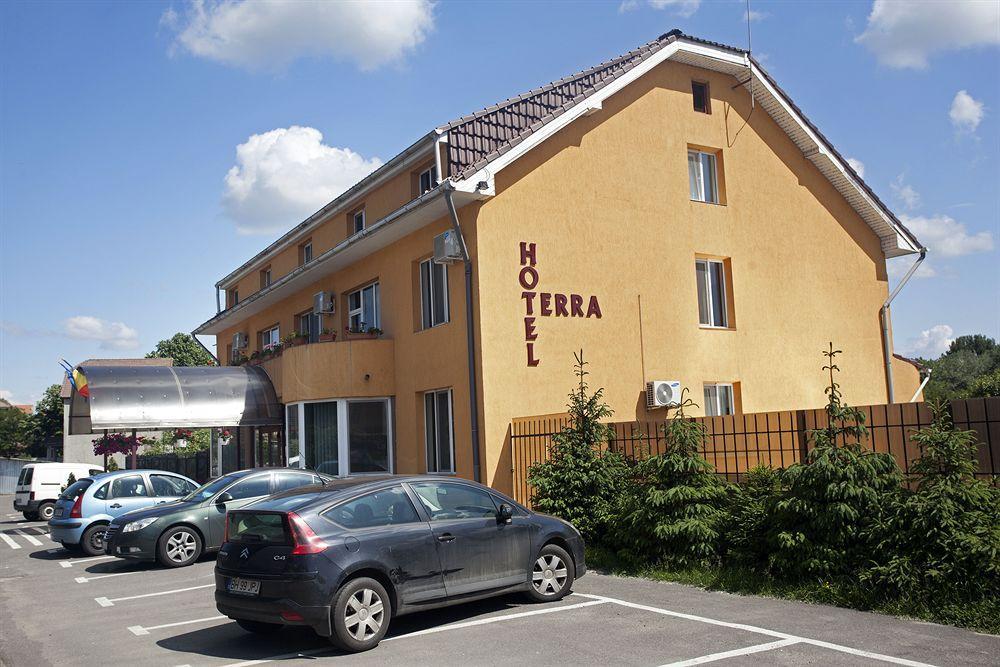 Hotel Terra Орадя Экстерьер фото