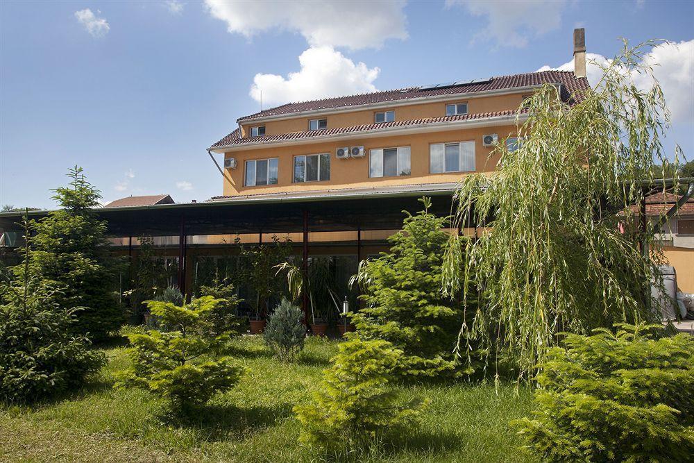 Hotel Terra Орадя Экстерьер фото